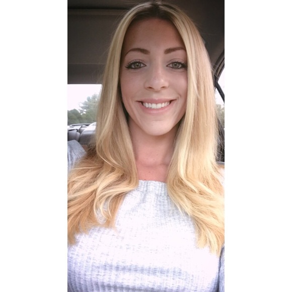 Meet your Posher, Courtney - Picture 2 of 4